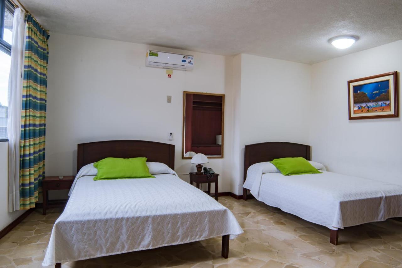 Hotel Arazá - Lago Agrio Nueva Loja Kültér fotó